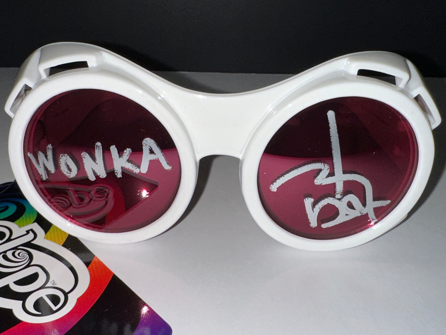 Johnny Depp signed Willy Wonka's Chocolate Factory Goggles - PSA cert #AJ47461